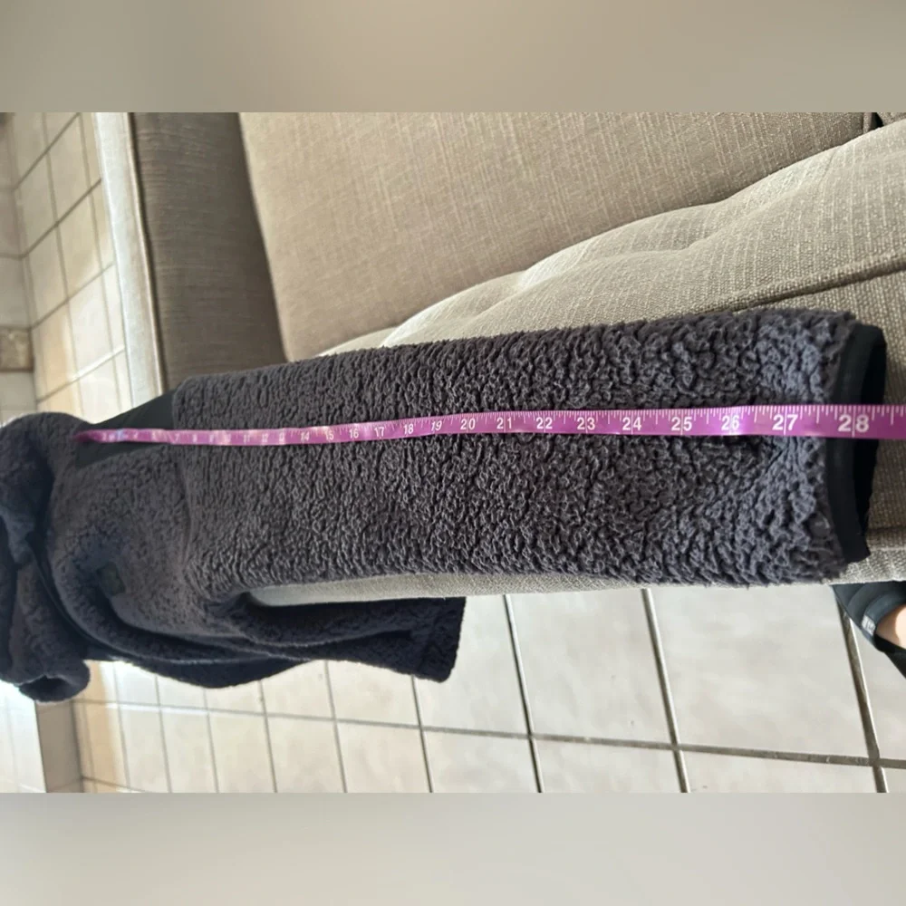 Under Armour Teddy Bear Sweater Size M - Picture 10 of 10